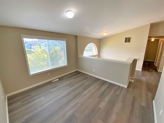 5th image of 15028 92nd Ave E