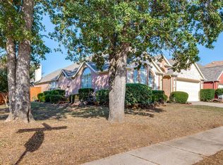 2101 Royal Oak Dr, Bedford, TX 76021