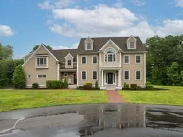 33 Farmside Dr, Pembroke, MA 02359