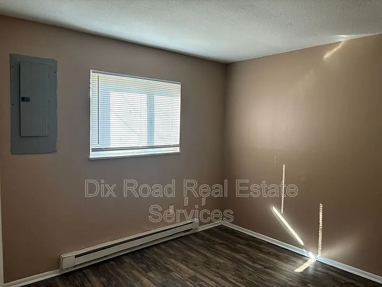2609 Fairport Ave — Photo 11