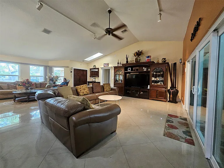 197 NW 113th Way — Photo 24