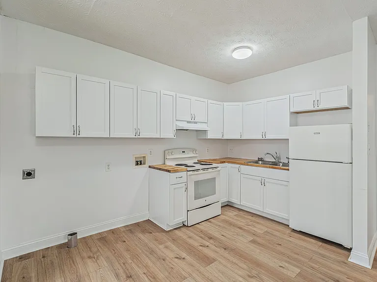 605 Spruce St NE — Photo 7