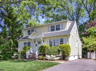 38 N Summit Ave, Chatham, NJ 07928