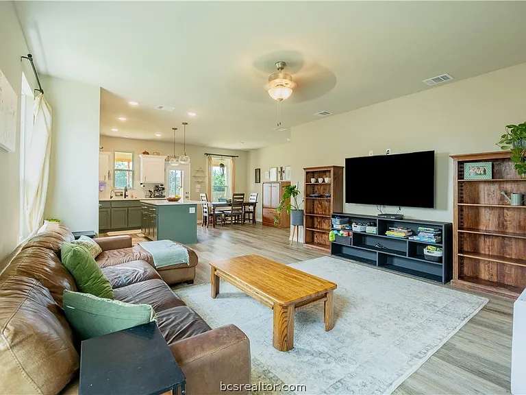 2390 Lightfoot Ln — Photo 2