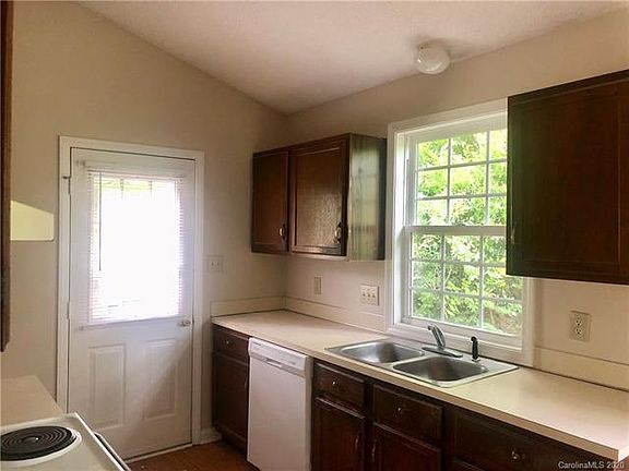 3rd image of 1520 English Knoll Dr
