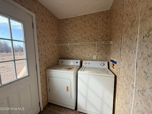 4th image of 2481 Zims Trail NE