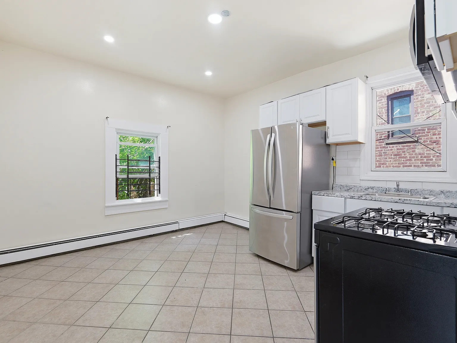 3 bed, $2,200 — Photo 2