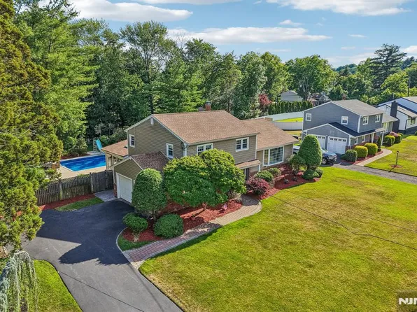 33 Maria Dr, Hillsdale, NJ 07642