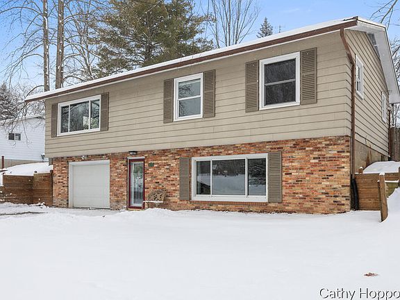 3rd image of 8511 Riverest Dr