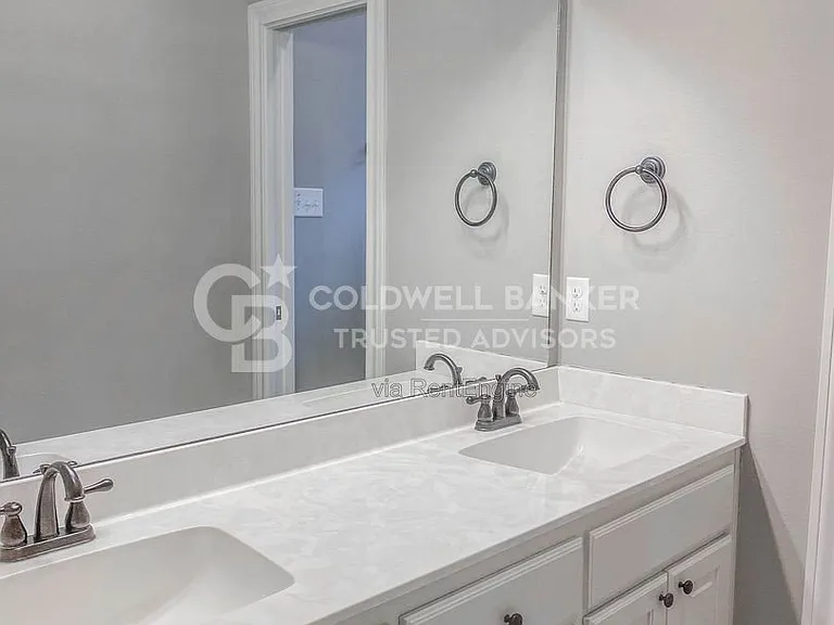 11003 Granby Ave — Photo 15