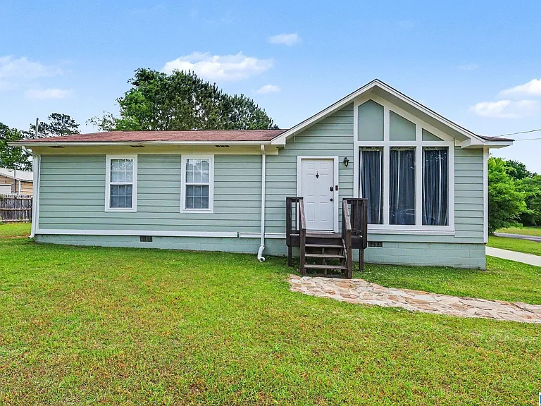 718 Natchez Trl — Photo 1