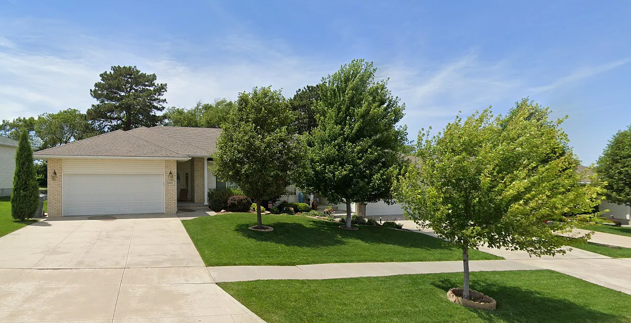 3 bed, 1360 sqft, $1,995 — Photo 2