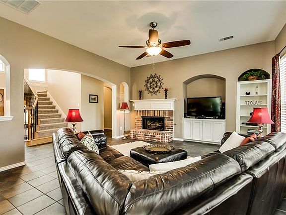 4th image of 2400 New Glen Dr