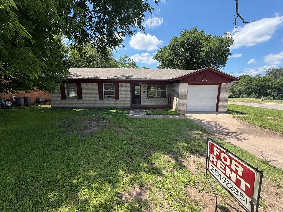 3901 Hiland Dr