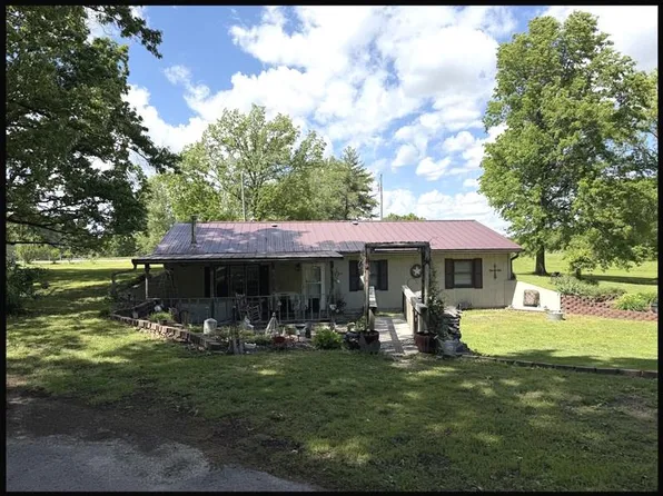 10 W Harper Rd, Clark, MO 65243