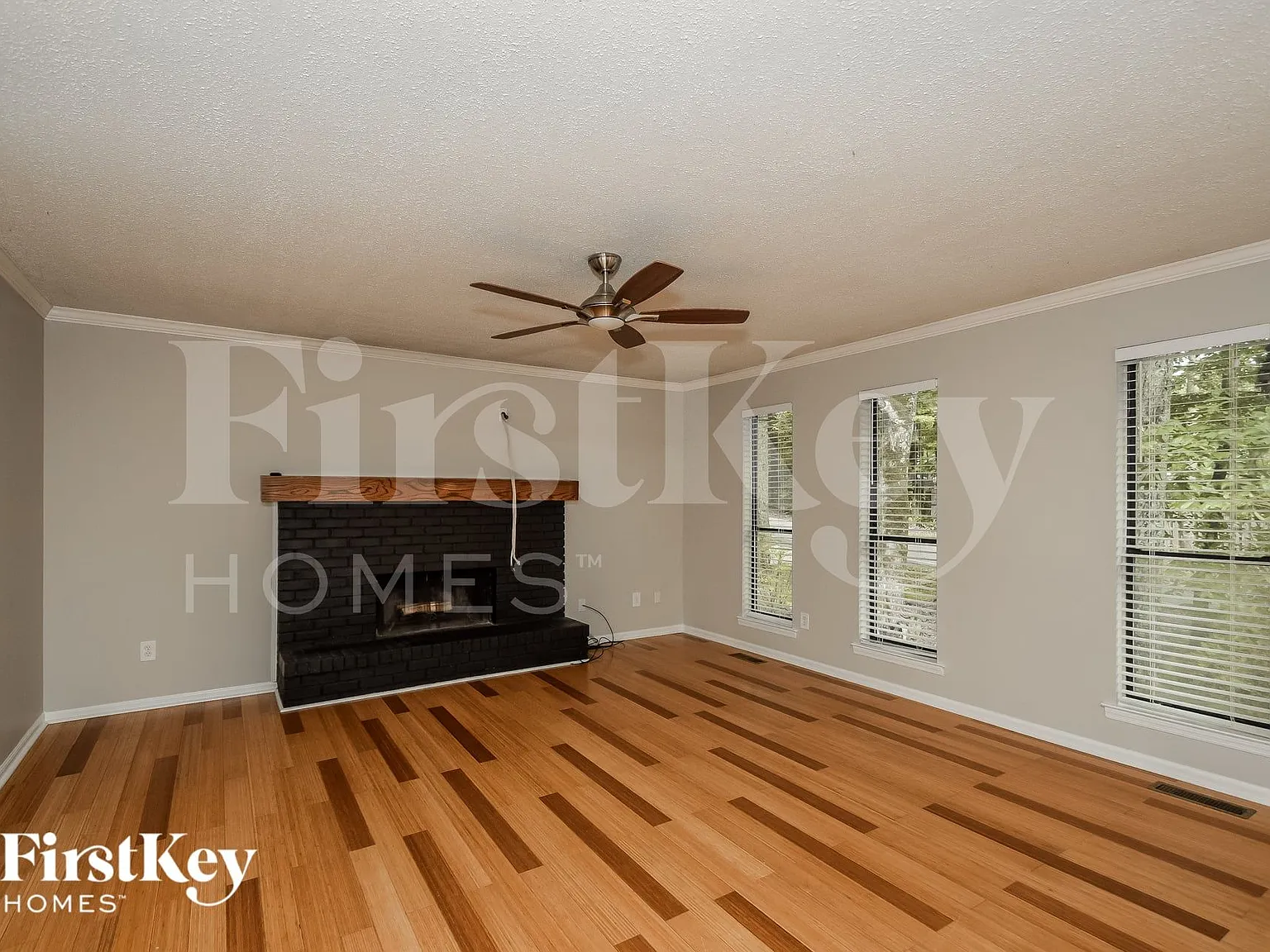 4 bed, 3.0 bath, 1438 sqft, $2,000 — Photo 2