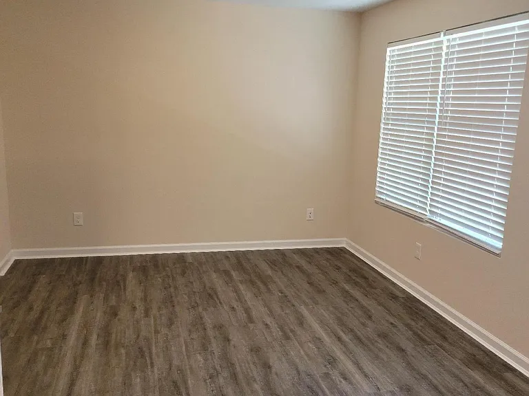 6110 Walnut St — Photo 2