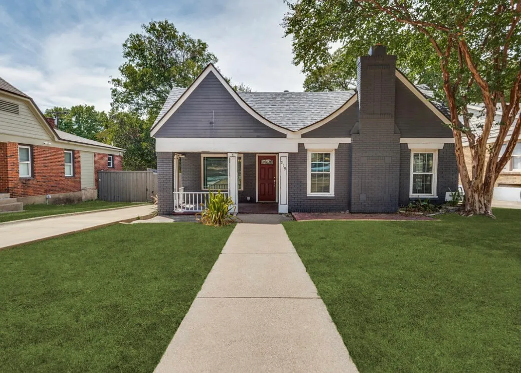 3 bed, 1324 sqft, $2,700 — Photo 1