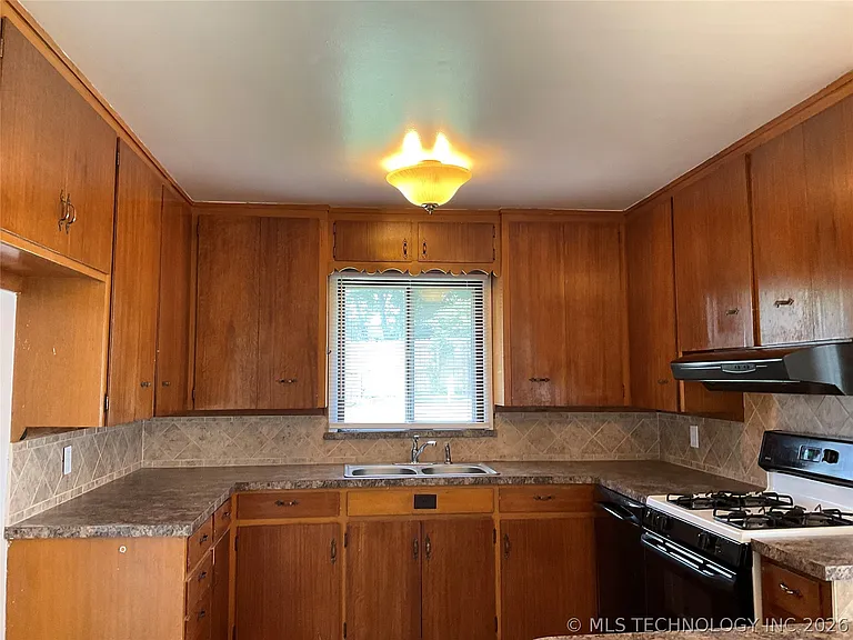 5736 E 29th St — Photo 5