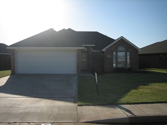 2nd image of 1128 Regency Burkburnett Close To Wichita