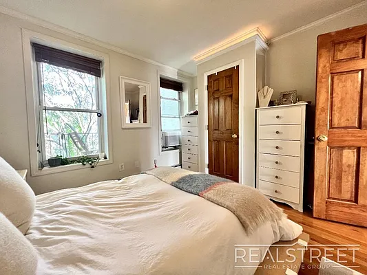 Rented by Real Street Inc | media 7