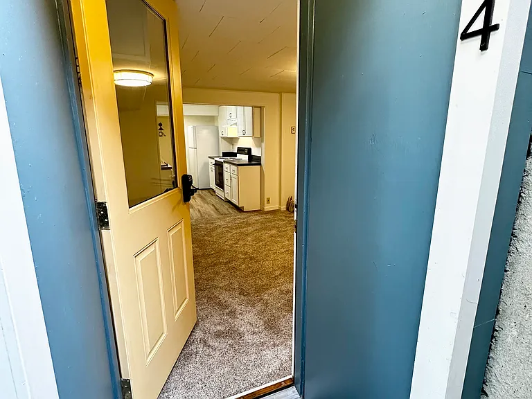 1024 W 13th Ave #4 — Photo 6