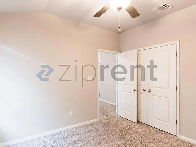 1520 Homestead Farms Dr — Photo 9