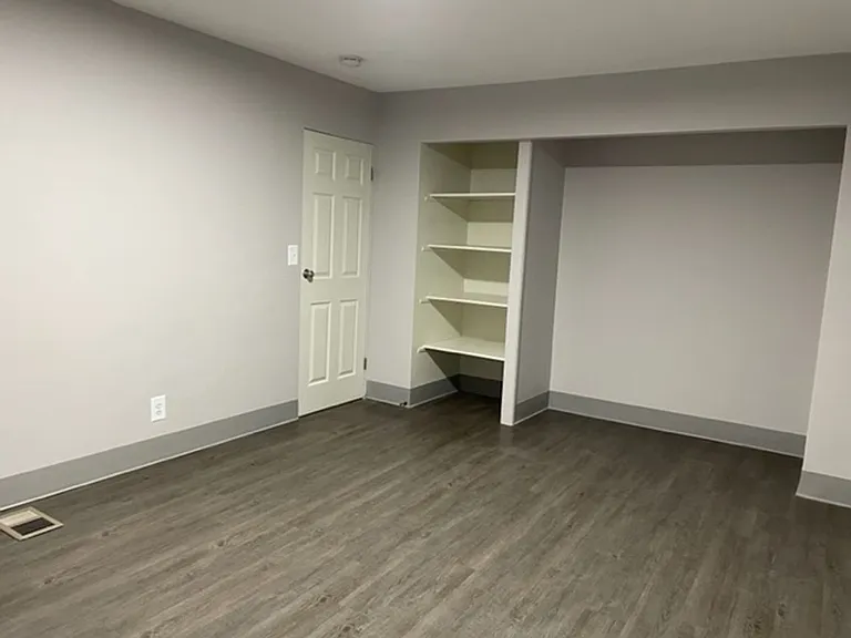 Apartment off 28th and Clyde Park Available — Photo 102