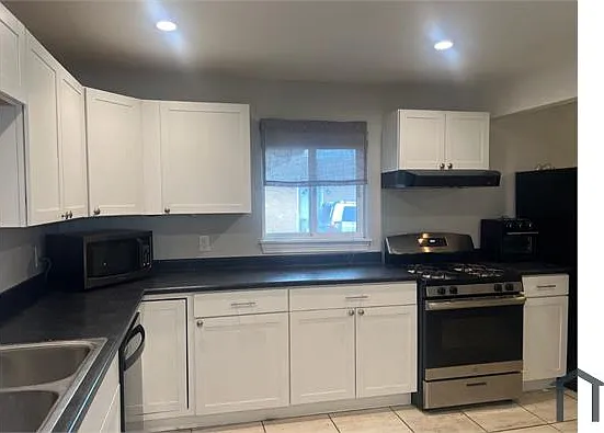 3 bed, 1300 sqft, $1,799 — Photo 2