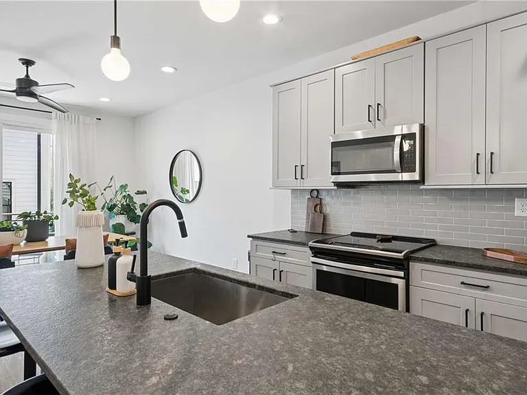 1350 May Ave SE #9 — Photo 9