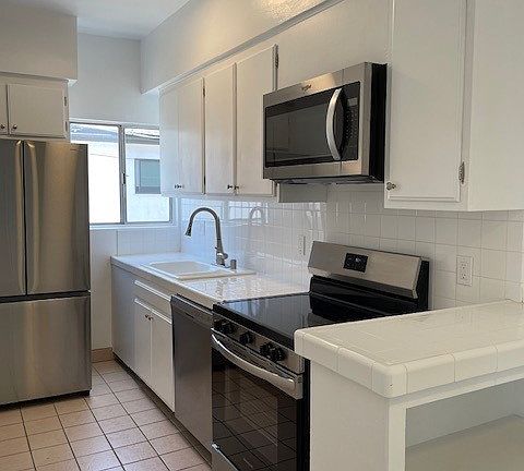 4th image of 817 4th St APT 205