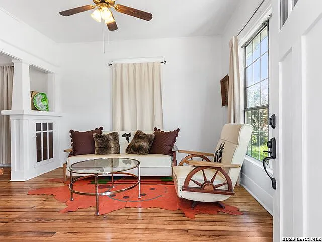 3 bed, 2.0 bath, 1441 sqft, $2,300 — Photo 4