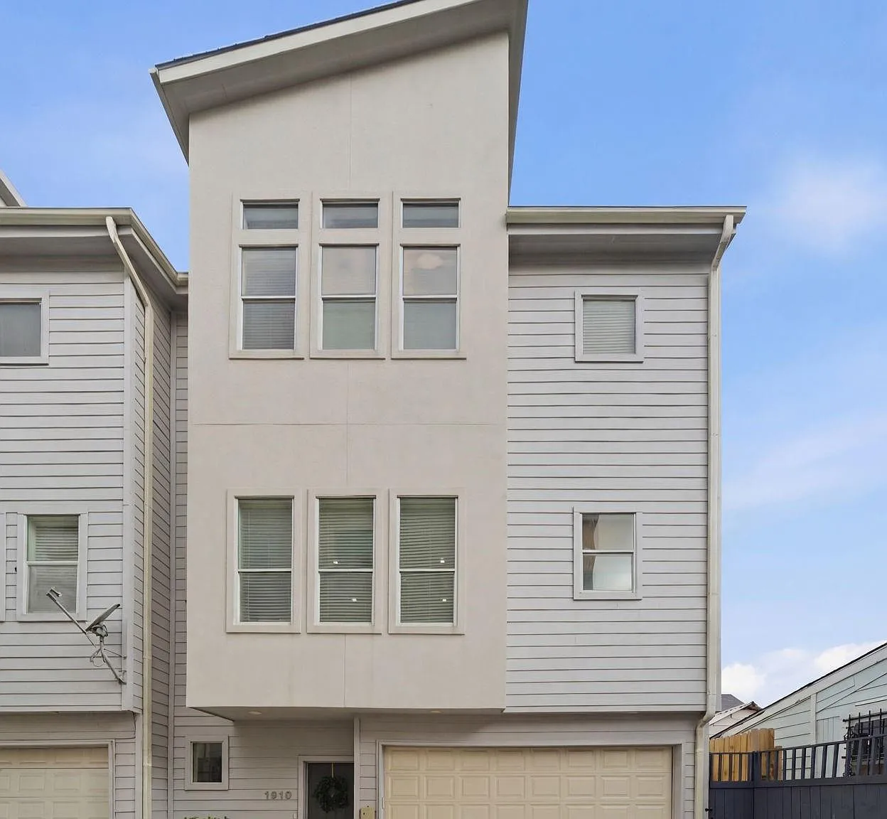 2 bed, 2.5 bath, 2006 sqft, $2,200 — Photo 4
