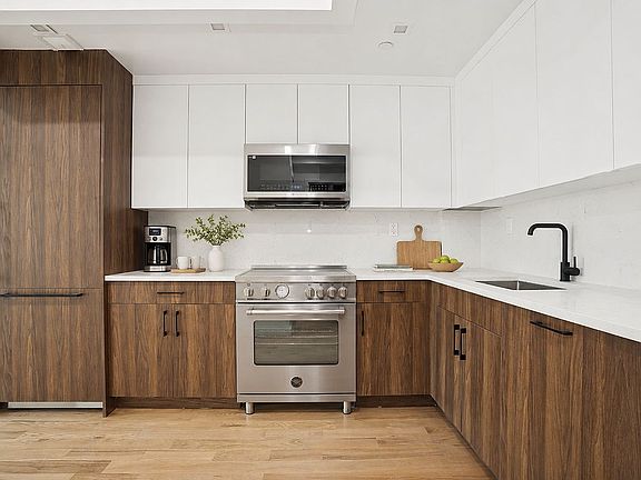 2nd image of 131 Madison St #3A