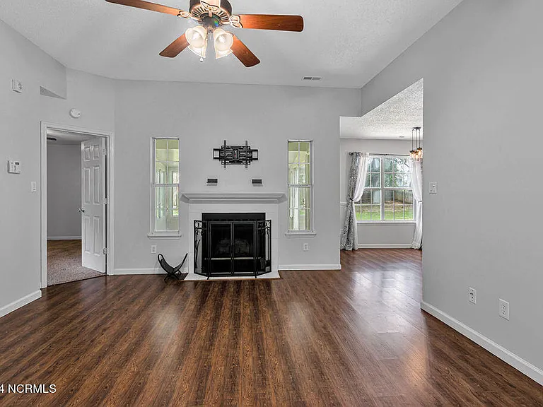 103 Carriage Hills Ct — Photo 4