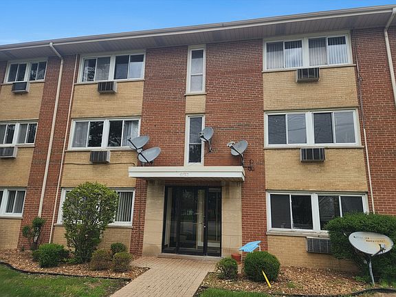 4th image of 4450 W 111th St APT 22