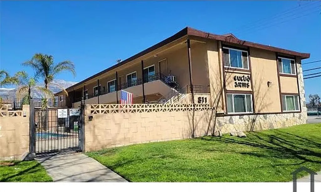 4 bed, 1600 sqft, $3,300 — Photo 1