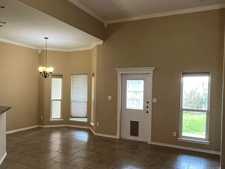6733 Wall St — Photo 5