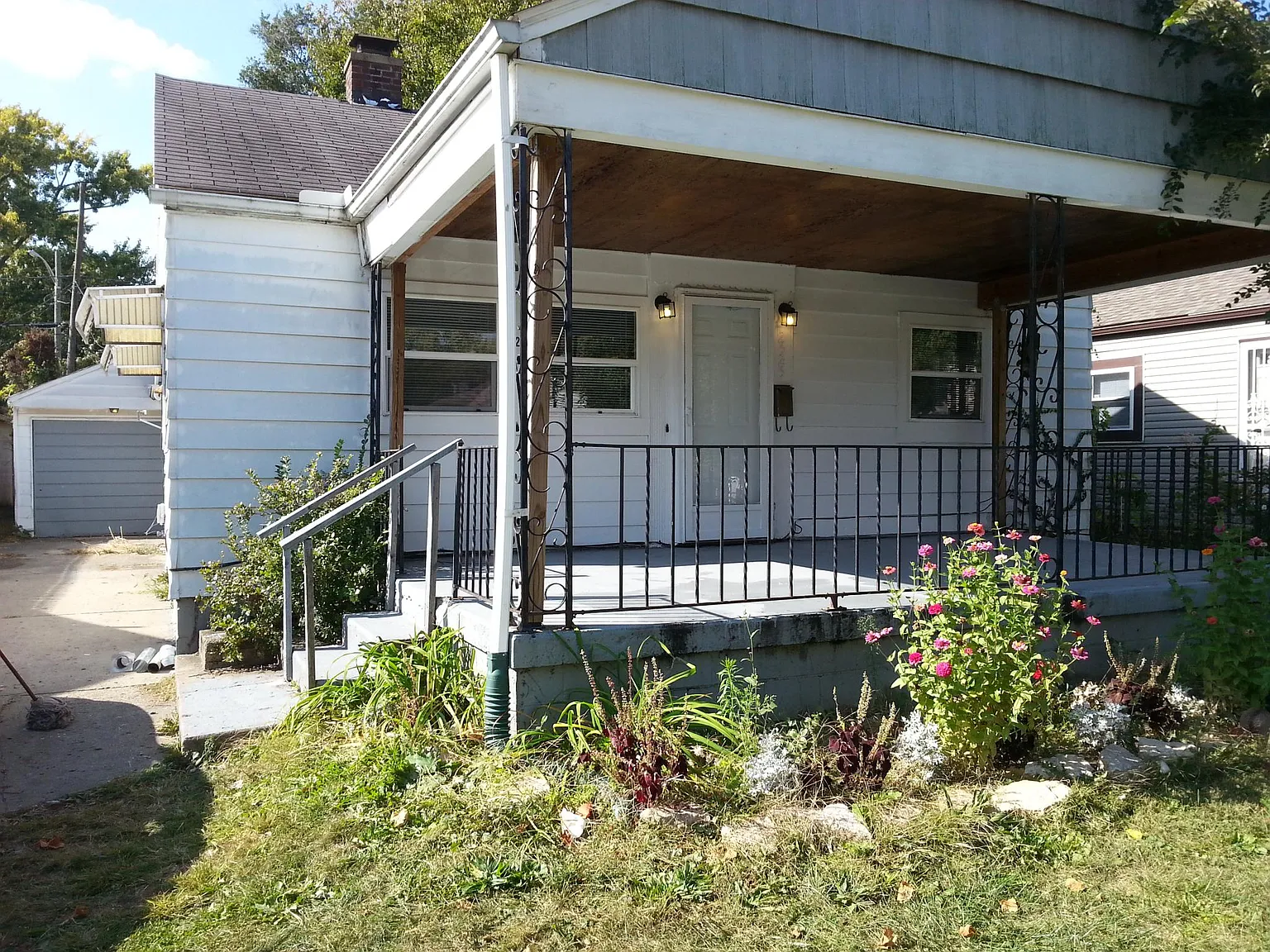 2525 Howey Rd photo 1