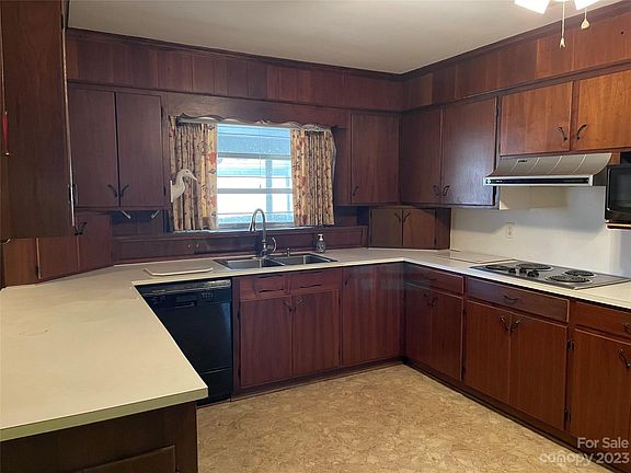 3rd image of 1800 Archwood Dr