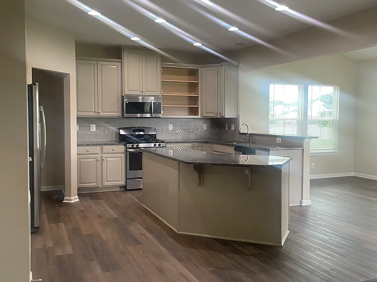 2410 Walthall Ct — Photo 23