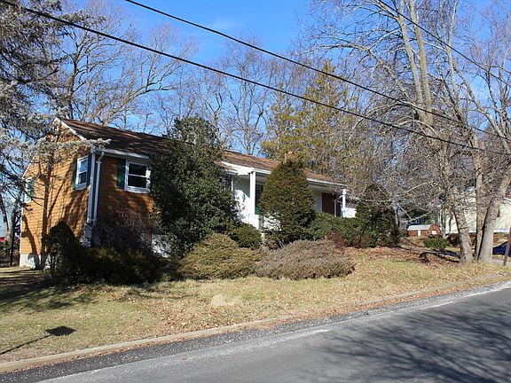 2nd image of 73 Kay St