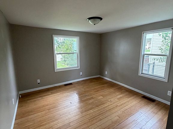 5th image of 134 N Rose St