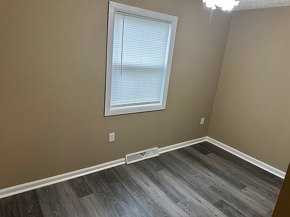 4th image of 1400 Country Club Ave