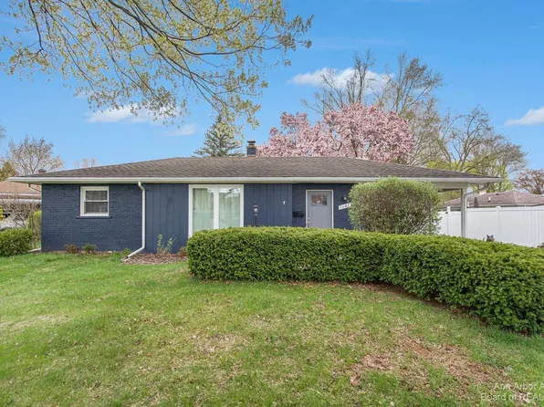 1181 Kay Pkwy, Ann Arbor, MI 48103