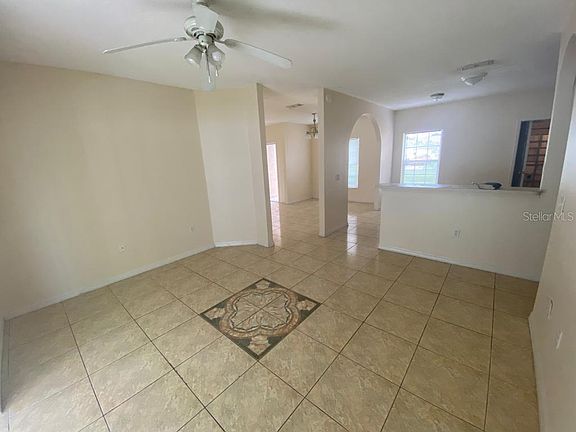 5th image of 218 Canterbury Ct