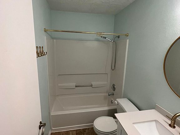 3rd image of 1519 Vista Monte Dr NE
