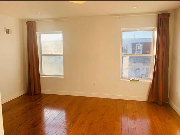 4th image of 2713 S Sheridan St