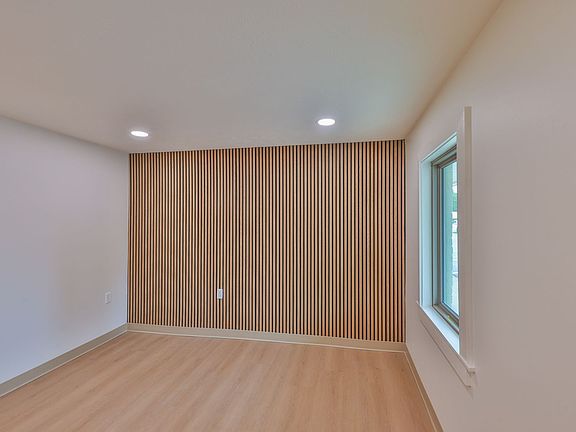 3rd image of 551 Elm St #11