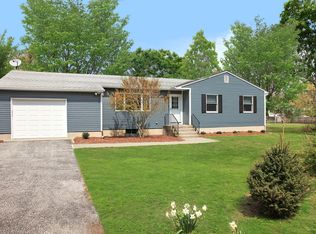 275 Marion Pl, East Marion, NY 11939